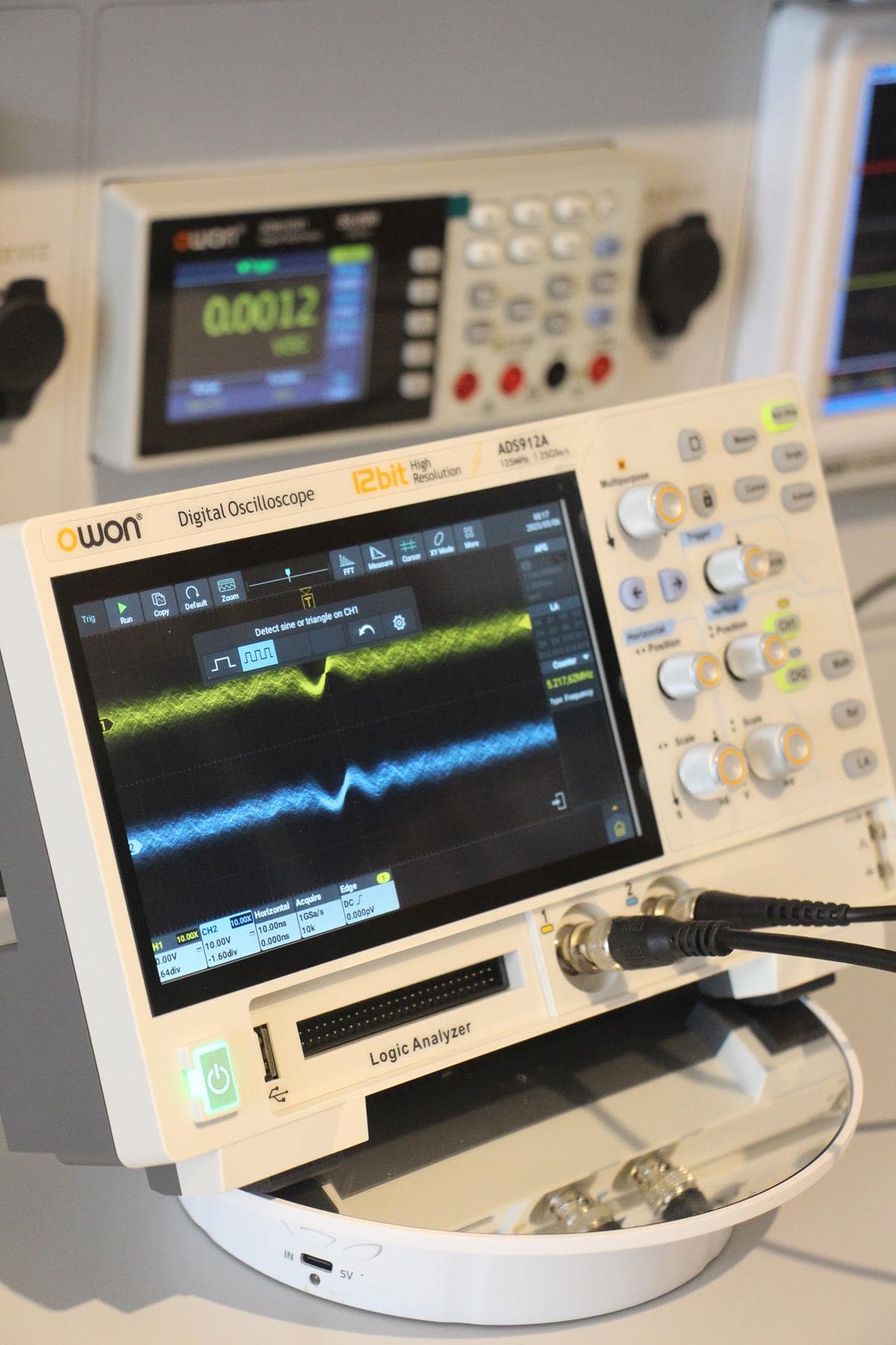 Owon ADS912A Digital Oscilloscope – 125 MHz Bandwidth, 2 Channels, 12-bit, with Touchscreen and Optional Logic Analyzer