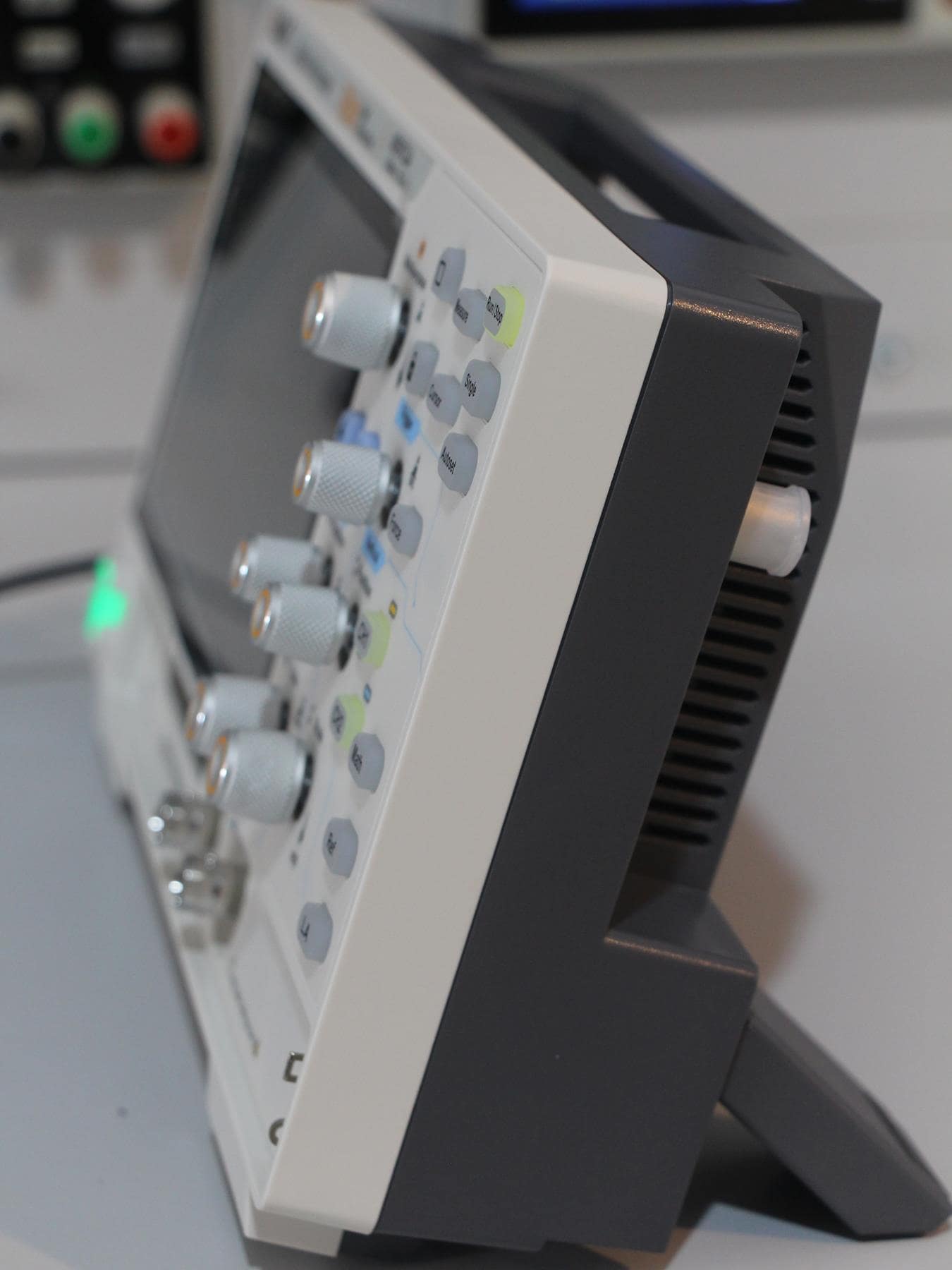 Owon ADS922A 200 MHz 12-bit Oscilloscope | 2CH, 1.25 GS/s, 7" Touch, Multimeter, Signal Generator, Logic Analyzer