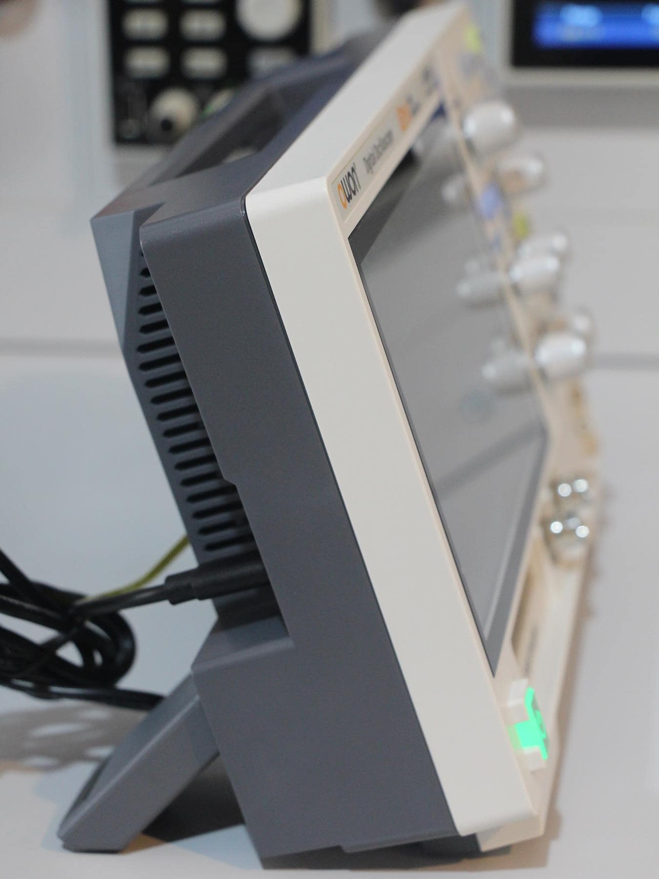 Owon ADS922A 200 MHz 12-bit Oscilloscope | 2CH, 1.25 GS/s, 7" Touch, Multimeter, Signal Generator, Logic Analyzer