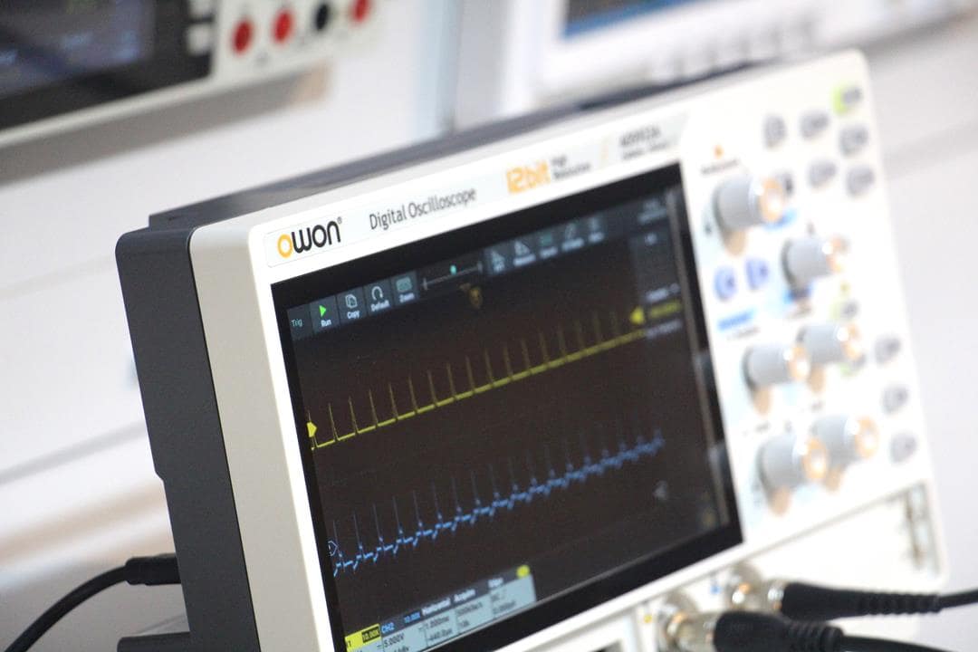 Owon ADS922A 200 MHz 12-bit Oscilloscope | 2CH, 1.25 GS/s, 7" Touch, Multimeter, Signal Generator, Logic Analyzer