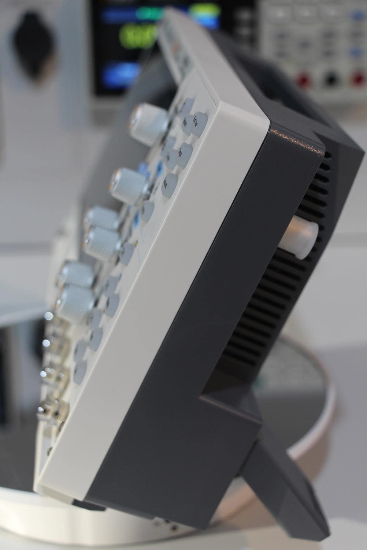 Owon ADS924A Oscilloscope – 250 MHz, 4CH, 7" Touchscreen, 12-Bit, Logic Analyzer