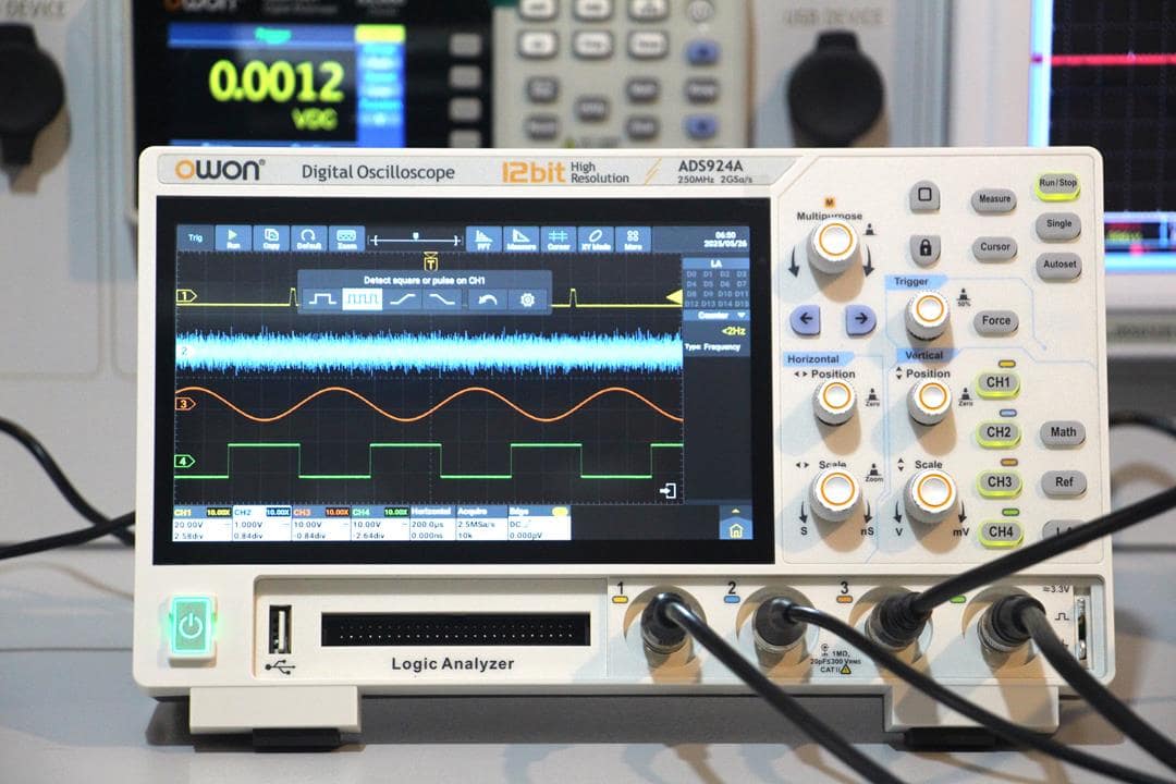 Owon ADS924A Oscilloscope – 250 MHz, 4CH, 7" Touchscreen, 12-Bit, Logic Analyzer