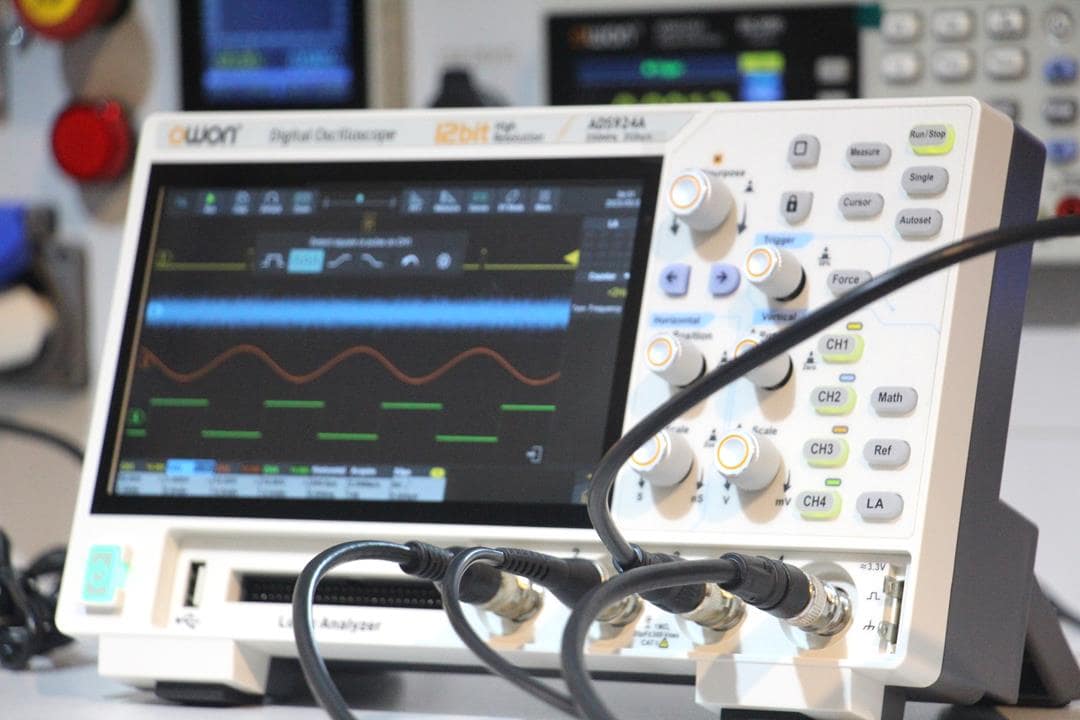 Owon ADS924A Oscilloscope – 250 MHz, 4CH, 7" Touchscreen, 12-Bit, Logic Analyzer