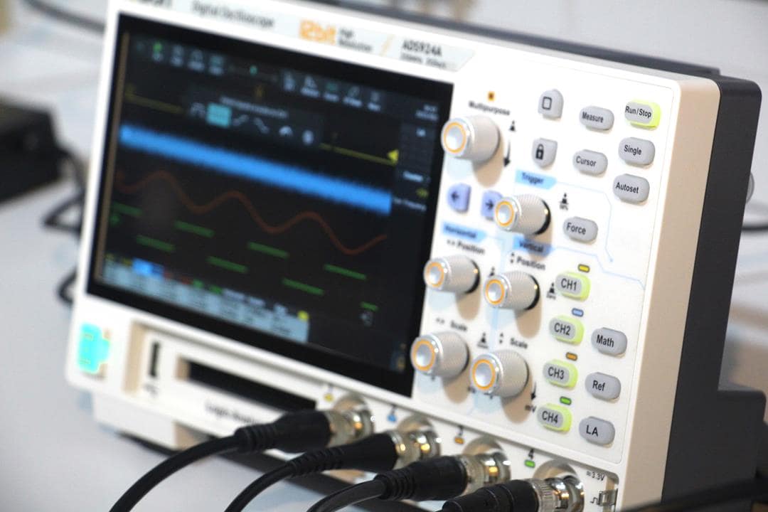 Owon ADS924A Oscilloscope – 250 MHz, 4CH, 7" Touchscreen, 12-Bit, Logic Analyzer