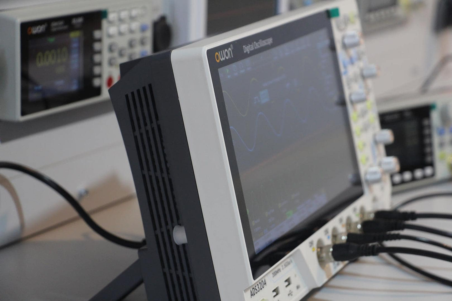 OWON ADS3204 Digital Oscilloscope – 200 MHz, 4 Channels, 10” Touch Display